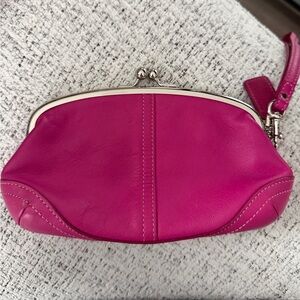 Coach Soho Fuschia Leather Framed Kisslock Wristlet vintage